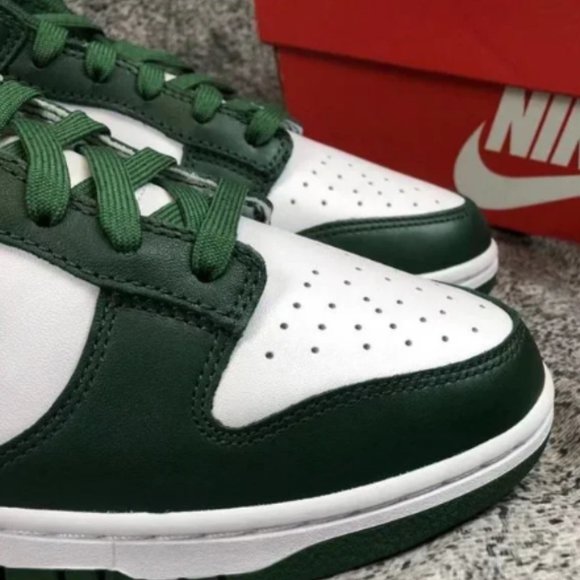 Nike Dunk Low Sneakers - Picture 4 of 7